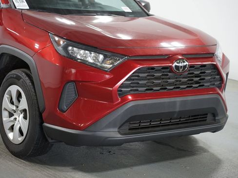 Used 2022 Toyota RAV4 LE image 4