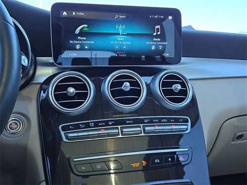 Used 2022 Mercedes-Benz GLC 300 image 24