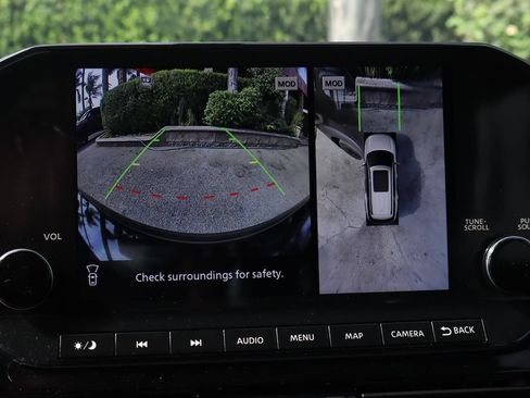 Used 2024 Nissan Pathfinder SL w/ SL Premium Package FWD image 34