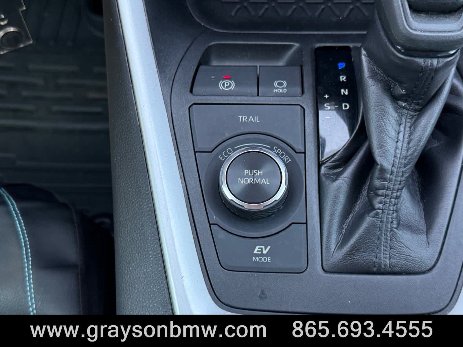 Used 2021 Toyota RAV4 LE AWD/4WD image 24