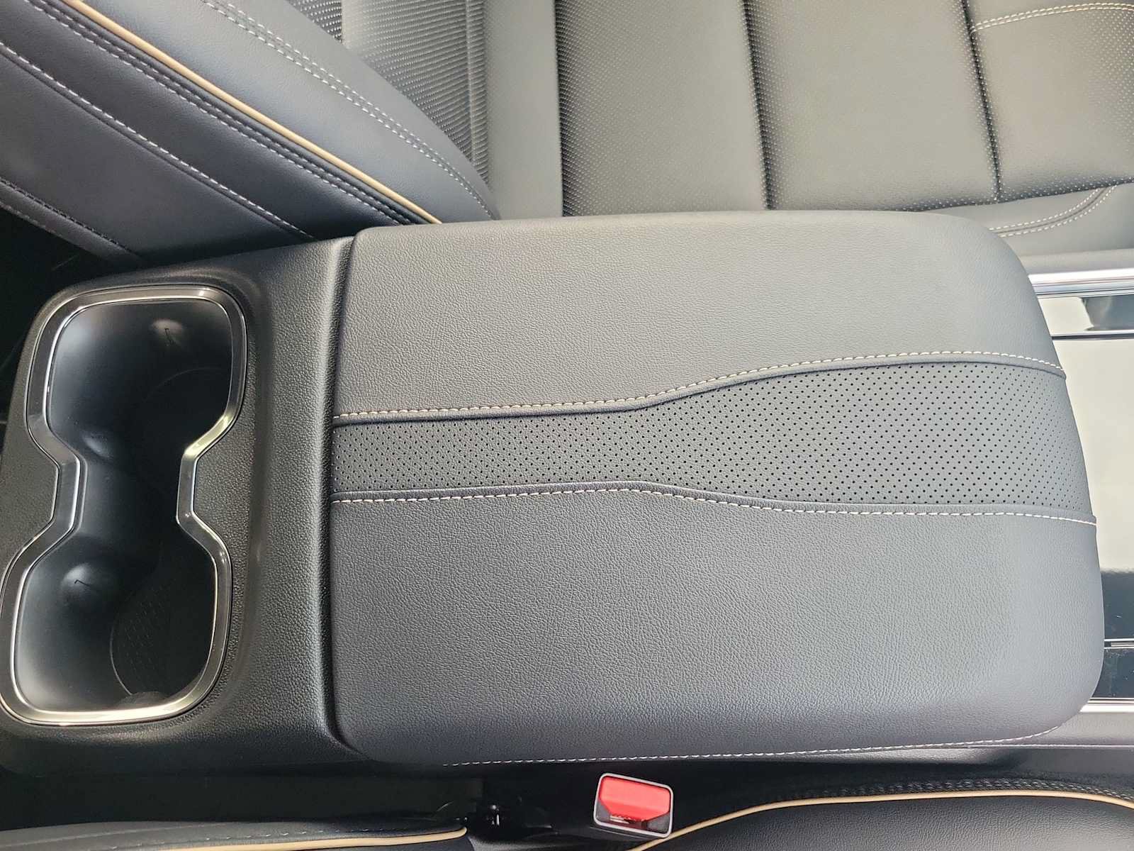 New 2026 Chevrolet Traverse High Country w/ LPO, Floor Liner Package FWD image 19