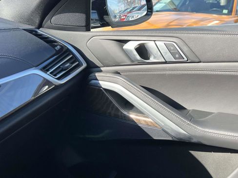 Used 2022 BMW X6 xDrive40i w/ Executive Package image 36