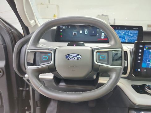 Used 2025 Ford Expedition Active AWD/4WD image 25