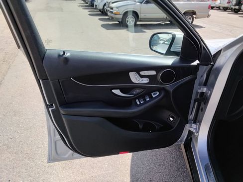 Used 2018 Mercedes-Benz GLC 300 4MATIC image 9