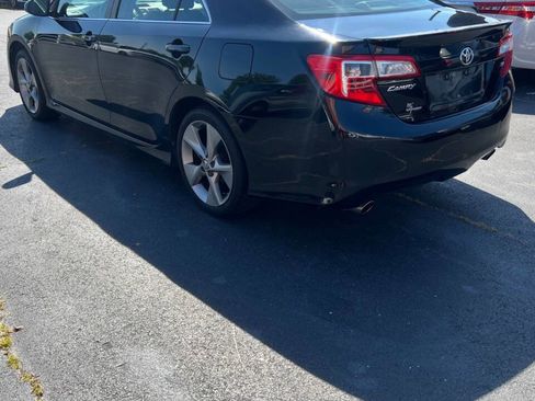Used 2012 Toyota Camry SE w/ Leather Pkg FWD image 5