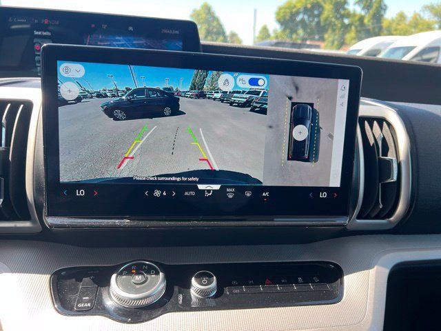 Used 2025 Ford Expedition Active AWD/4WD image 18