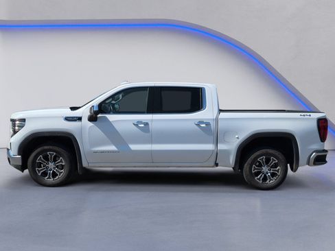 Used 2025 GMC Sierra 1500 SLT AWD/4WD image 5
