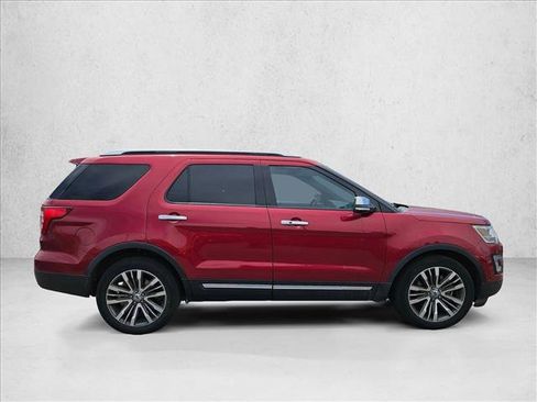 Used 2017 Ford Explorer Platinum AWD/4WD image 4