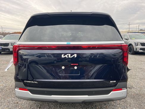 New 2026 Kia Carnival EX image 3