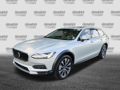 Used 2021 Volvo V90 T6 Cross Country AWD/4WD image 5