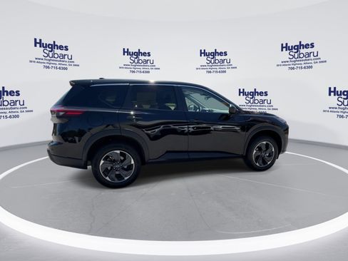 Used 2025 Nissan Rogue SV image 3