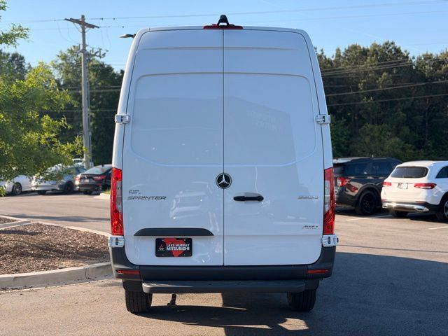 Used 2025 Mercedes-Benz Sprinter 2500 image 9