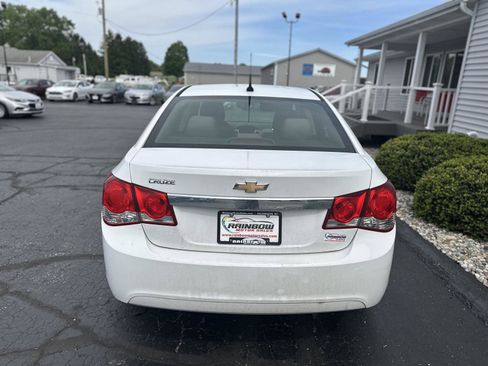 Used 2011 Chevrolet Cruze LS w/ Connectivity Package FWD image 5