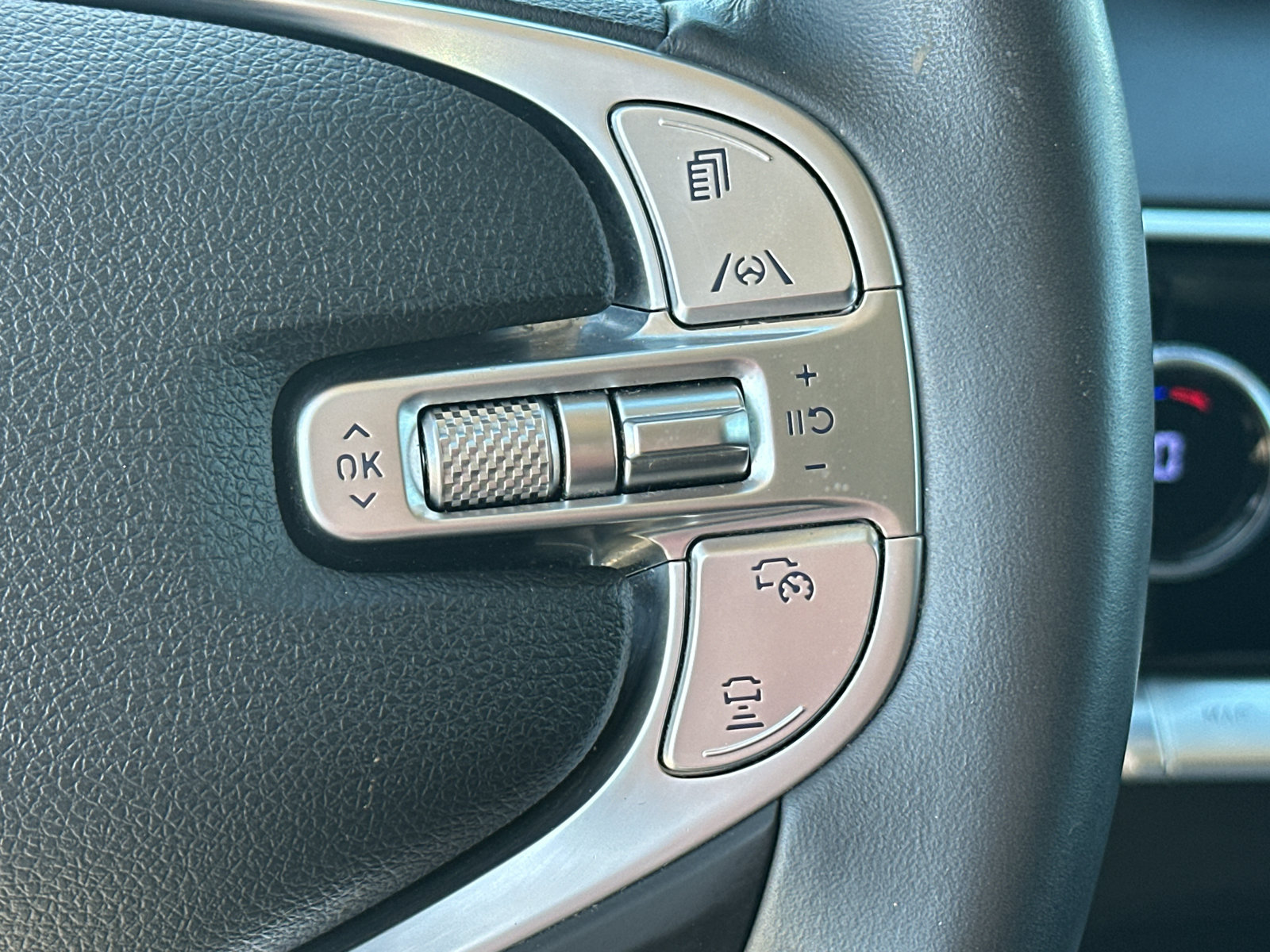 Used 2025 Genesis GV70 2.5T AWD/4WD image 18