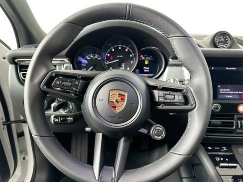 Certified 2026 Porsche Macan image 20
