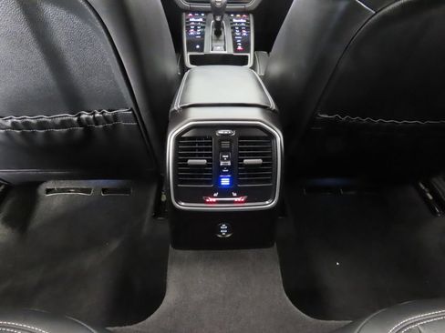 Certified 2022 Porsche Macan AWD/4WD image 31