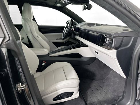 Certified 2024 Porsche Macan Turbo Electric AWD/4WD image 29