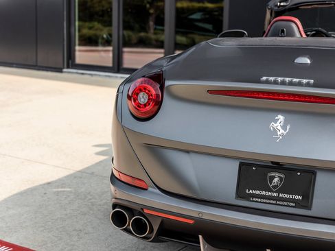 Used 2016 Ferrari California T RWD image 12