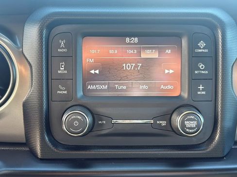 Used 2020 Jeep Gladiator Sport image 25