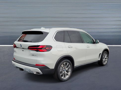 New 2026 BMW X5 xDrive40i w/ Premium Package AWD/4WD image 3