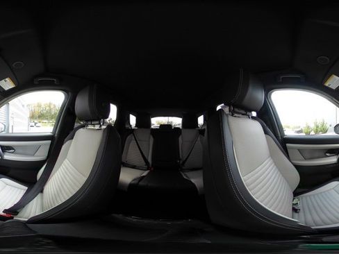 New 2025 Land Rover Discovery Sport Dynamic SE image 11