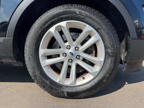Used 2017 Ford Explorer XLT w/ Equipment Group 202A FWD image 13