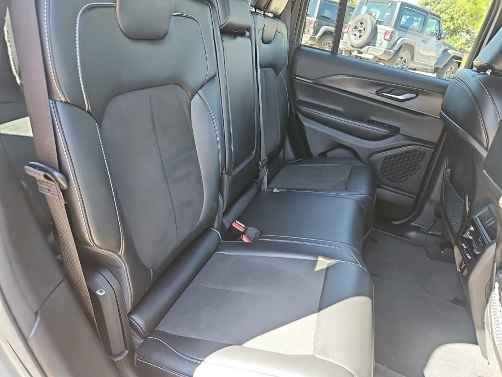 Used 2023 Jeep Grand Cherokee Altitude AWD/4WD image 26