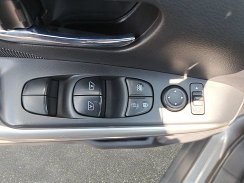 Used 2019 Nissan Kicks SV FWD image 26