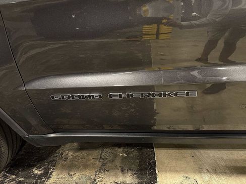 Used 2017 Jeep Grand Cherokee Limited image 26