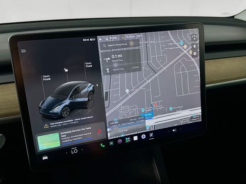 Used 2024 Tesla Model Y Long Range AWD/4WD image 21