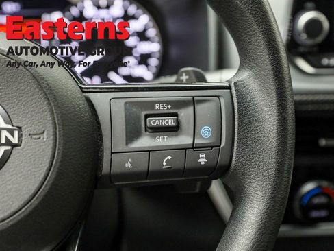 Used 2023 Nissan Rogue SV image 16