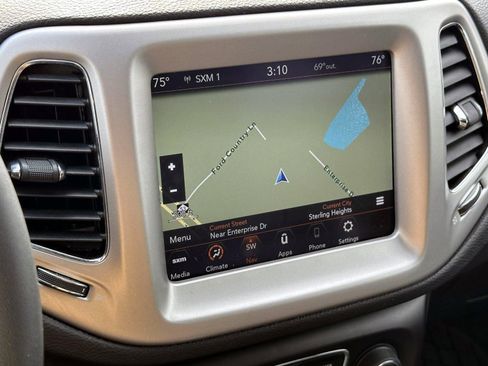 Used 2021 Jeep Compass Latitude image 21