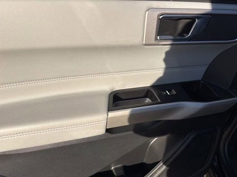 Used 2022 Ford Explorer XLT w/ Equipment Group 202A image 34