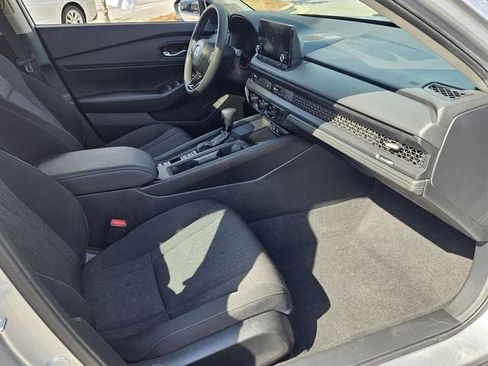 Certified 2025 Honda Accord SE image 17
