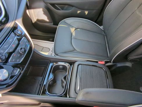 New 2026 Chrysler Pacifica Limited image 21