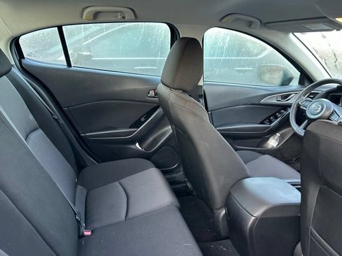 Used 2018 MAZDA MAZDA3 Sport FWD image 11