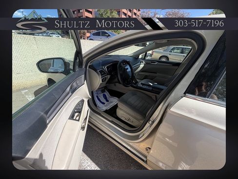 Used 2019 Ford Fusion SE FWD image 21