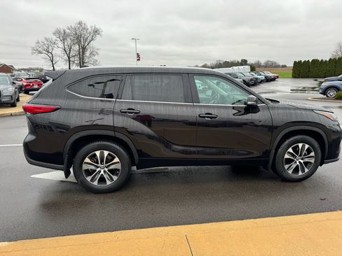 Used 2022 Toyota Highlander XLE image 9