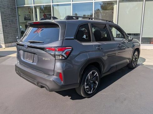 Used 2025 Subaru Forester Premium AWD/4WD image 3
