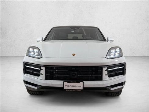 Used 2025 Porsche Cayenne Coupe image 6