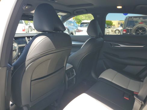 Used 2023 INFINITI QX55 Luxe w/ Cargo Package image 13