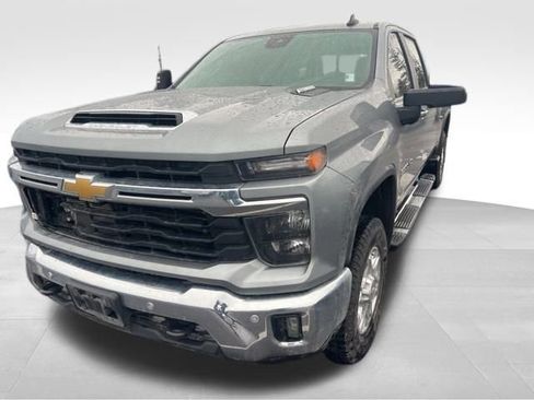 Used 2025 Chevrolet Silverado 3500 LT w/ All Star Edition image 2