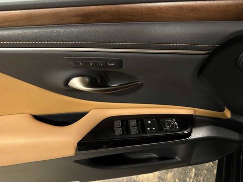 Used 2024 Lexus ES 350 w/ Premium Package image 22