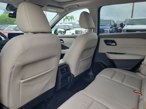 Used 2022 Nissan Rogue SL FWD image 16