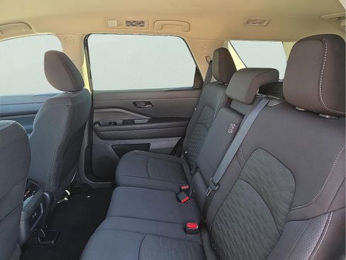 Used 2025 Nissan Pathfinder SV FWD image 9