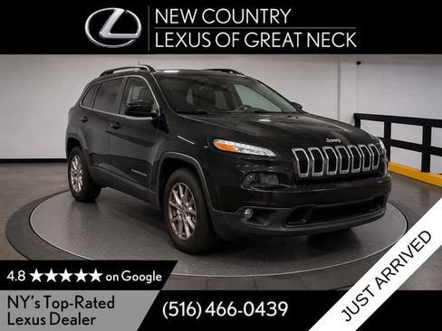 Used 2016 Jeep Cherokee Latitude w/ Comfort/Convenience Group AWD/4WD image 1