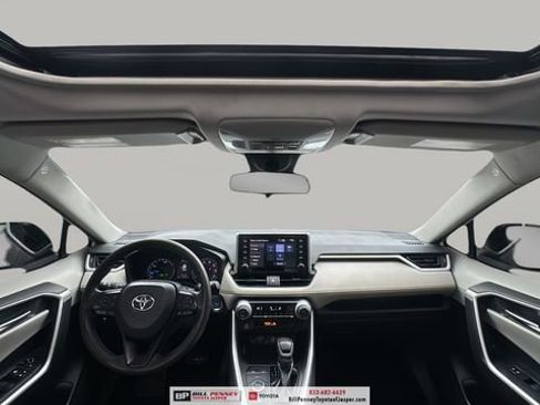 Used 2021 Toyota RAV4 XLE w/ Convenience Package image 10