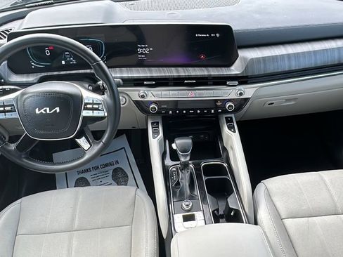 Used 2025 Kia Telluride EX w/ EX Captain's Chair Package image 18