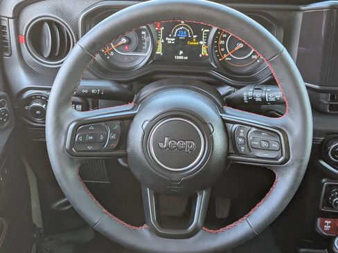 Used 2025 Jeep Wrangler Unlimited Rubicon AWD/4WD image 10