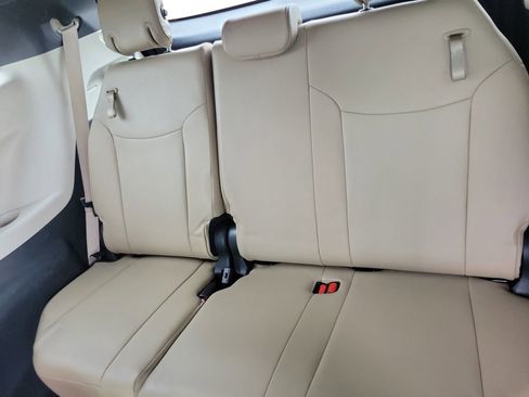 Used 2023 Toyota Sienna XLE AWD/4WD image 11